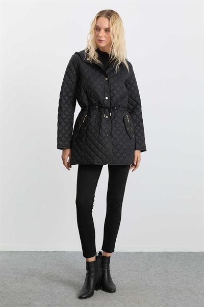 Beli Bağlamalı Kapüşonlu Kapitone Mont  /  SİYAH