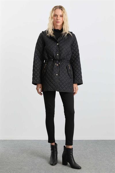 Beli Bağlamalı Kapüşonlu Kapitone Mont  /  SİYAH