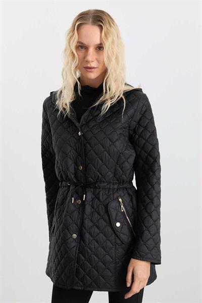 Beli Bağlamalı Kapüşonlu Kapitone Mont  /  SİYAH