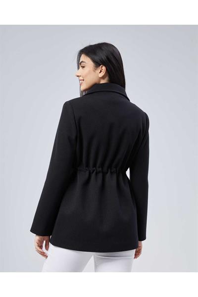Beli Büzgülü Diagonal Çizgili Kaban  /  SİYAH