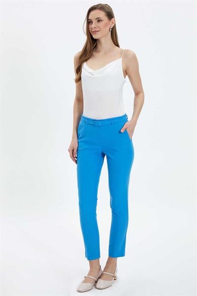 Beli Kemerli Dar Paça Pantolon  /  MAVİ