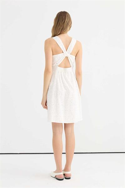 Beli Lastikli Arkası Geçmeli Brode Elbise  /  BEYAZ