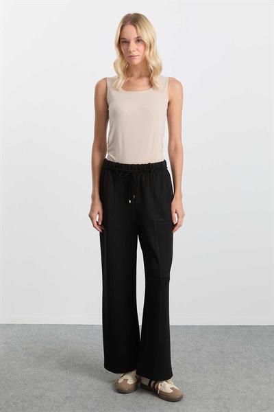 Beli Lastikli İnce Kemerli Bol Paça Örme Pantolon  /  SİYAH