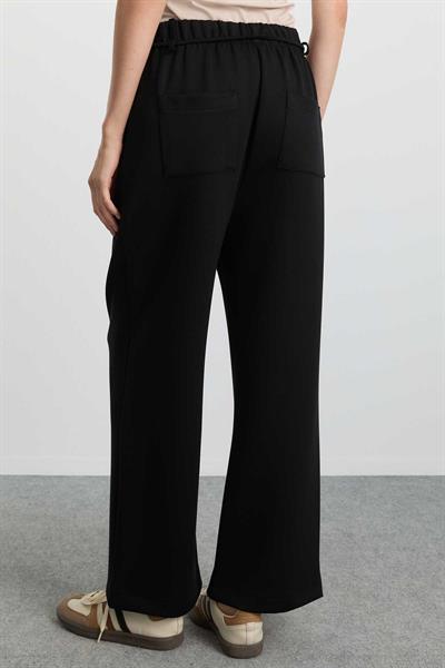 Beli Lastikli İnce Kemerli Bol Paça Örme Pantolon  /  SİYAH