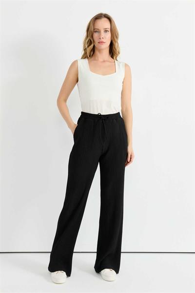 Beli Lastikli Kendinden Plise Pantolon  /  SİYAH