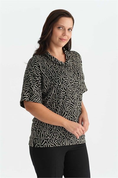 Büyük Beden Ufak Degaje Yaka Desenli Bluz  /  SİYAH