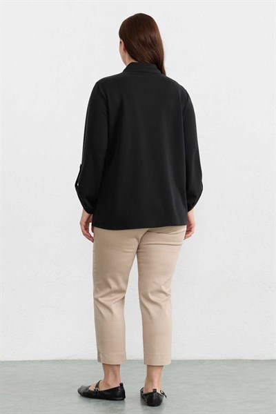 Büyük Beden Yaka Ucu Taşlı Örme Ceket  /  SİYAH