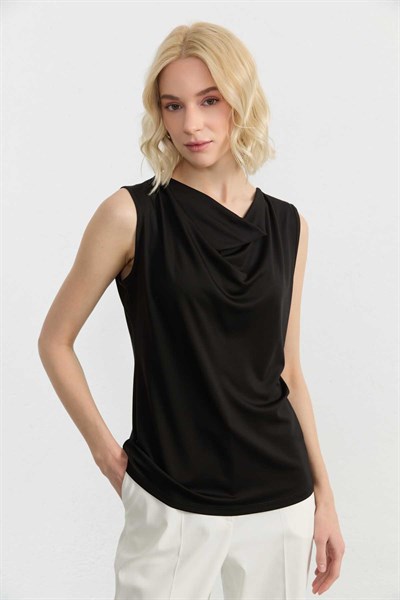 Degaje Yaka Kolsuz Bluz  /  SİYAH