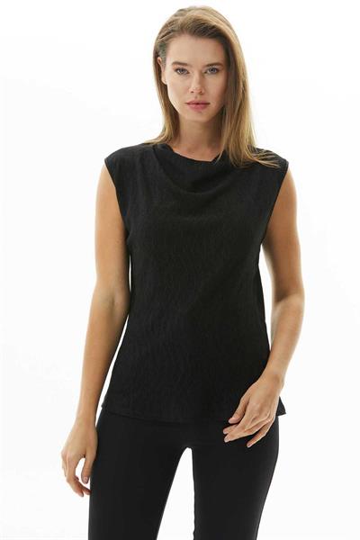 Degaje Yaka Kolsuz Pliseli Bluz  /  SİYAH