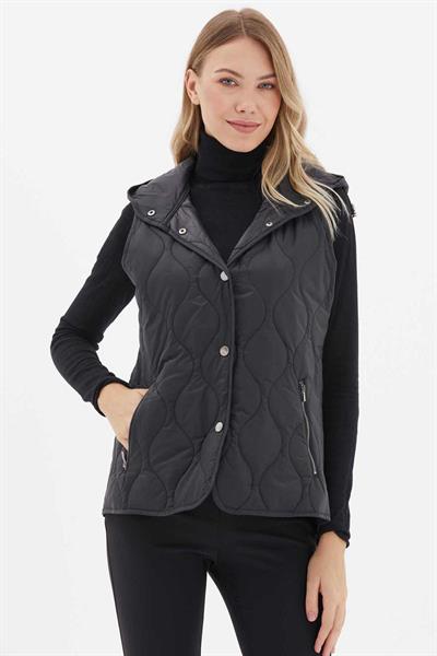 Dik Yaka Kapüşonlu Çıtçıtlı Kapitone Yelek  /  SİYAH