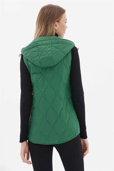 Dik Yaka Kapüşonlu Çıtçıtlı Kapitone Yelek  /  YEŞİL