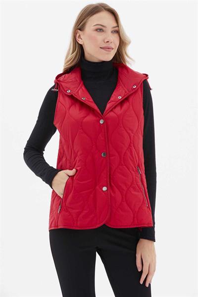 Dik Yaka Kapüşonlu Çıtçıtlı Kapitone Yelek  /  KIRMIZI