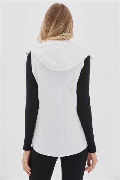 Dik Yaka Kapüşonlu Çıtçıtlı Kapitone Yelek  /  EKRU