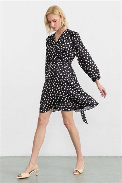 Eteği Anvelop Belden Bağlamalı Puantiyeli Elbise  /  SİYAH