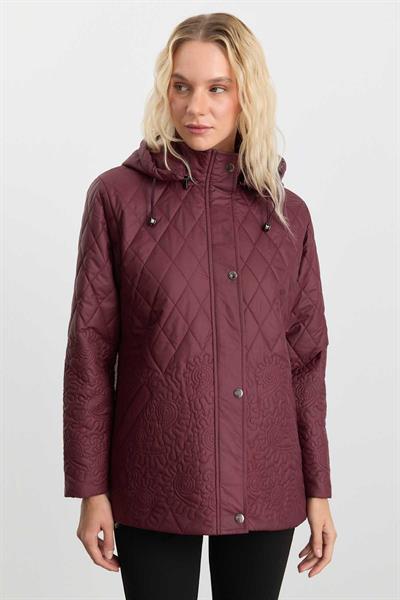 Etek Ucu Nakışlı Kapitone Mont  /  BORDO