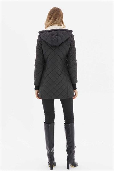 Kapüşon İçi Kürklü Cebi Fermuarlı Kapitone Mont  /  SİYAH