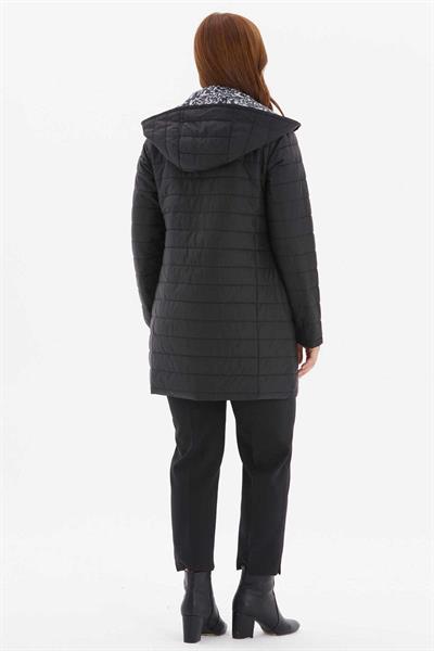 Kapüşonlu Desenli Astarlı Kapitone Mont  /  SİYAH