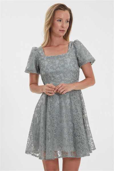 Kare Yaka Eteği Plikaşe Dantelli Payetli Elbise  /  YEŞİL