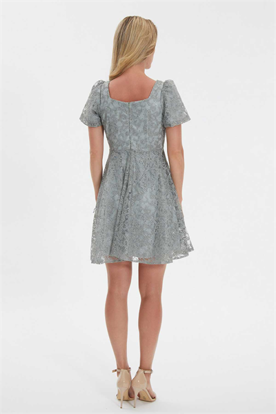 Kare Yaka Eteği Plikaşe Dantelli Payetli Elbise  /  YEŞİL