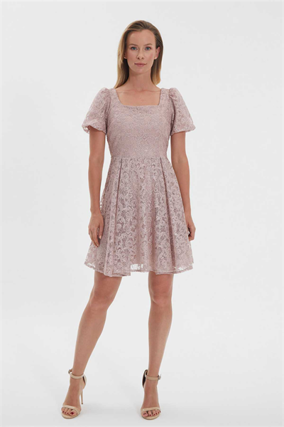 Kare Yaka Eteği Plikaşe Dantelli Payetli Elbise  /  PEMBE