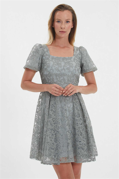 Kare Yaka Eteği Plikaşe Dantelli Payetli Elbise  /  YEŞİL