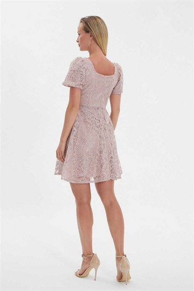 Kare Yaka Eteği Plikaşe Dantelli Payetli Elbise  /  PEMBE