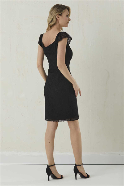 Kare Yaka Kolu Lastikli Dantelli Elbise  /  SİYAH