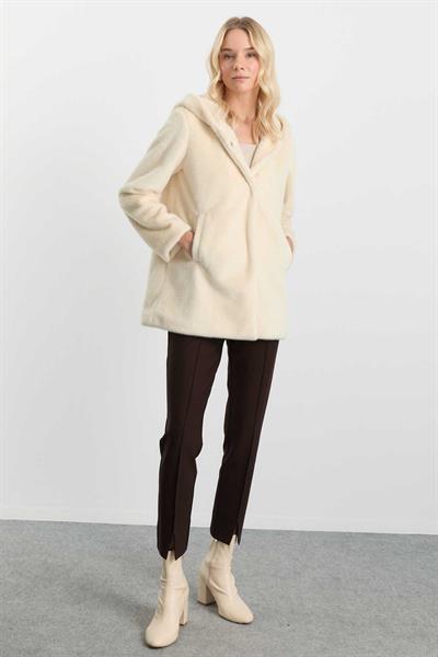 Kendinden Kapüşonlu Çıtçıtlı Kürk Kaban  /  EKRU