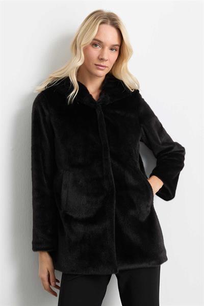 Kendinden Kapüşonlu Çıtçıtlı Kürk Kaban  /  SİYAH