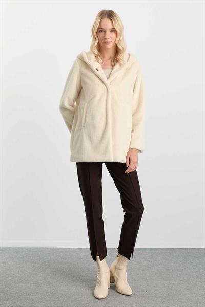 Kendinden Kapüşonlu Çıtçıtlı Kürk Kaban  /  EKRU