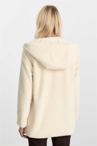 Kendinden Kapüşonlu Çıtçıtlı Kürk Kaban  /  EKRU