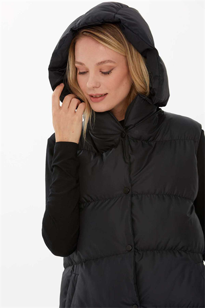 Kendinden Kapüşonlu Uzun Yelek  /  SİYAH