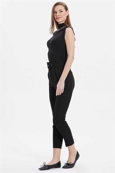 Kendinden Kemerli Yandan Cep Dar Paça Pantolon  /  SİYAH