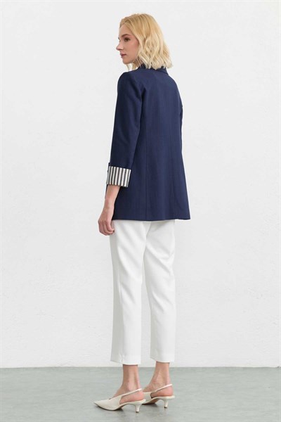 Kolu Kıvırmalı Cebi Aksesuarlı Ceket  /  LACİVERT