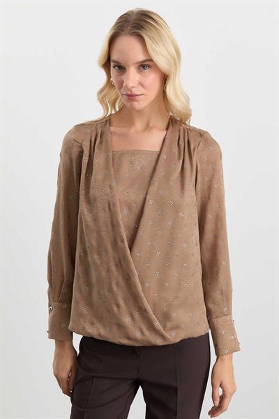Kruvaze İçi Atlet Görünümlü Simli Bluz  /  CAMEL