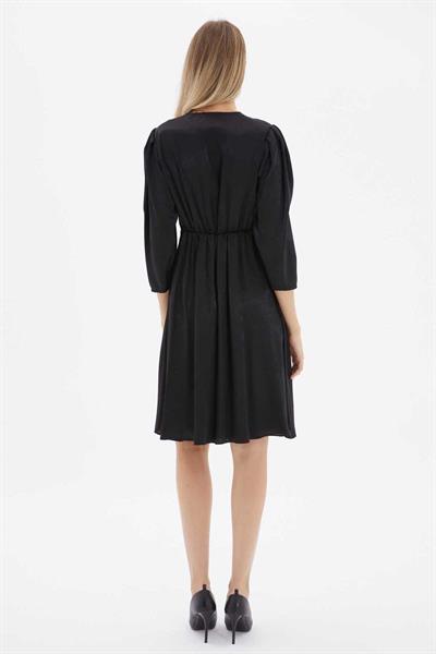 Kruvaze Omuzları Pileli Anvelop Elbise  /  SİYAH