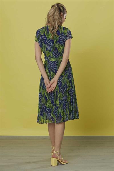 Kruvaze Yaka Palmiye Desen Pliseli Elbise  /  SAKS