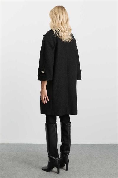 Mostrası Dönen Düğmeli Kaban  /  SİYAH