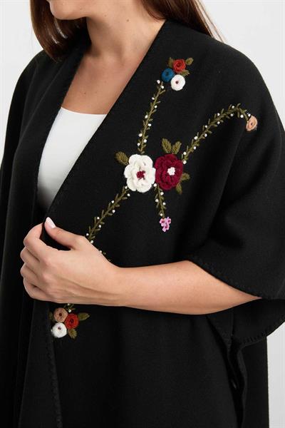 Önü Çiçek Nakışlı Triko Panço  /  SİYAH