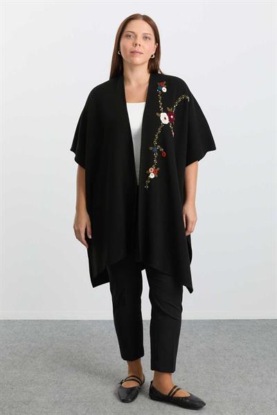 Önü Çiçek Nakışlı Triko Panço  /  SİYAH