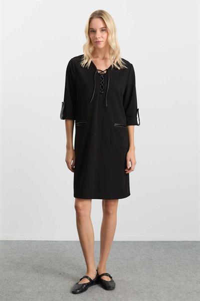 Önü Deri Biyeli Kolu Kıvırmalı Elbise  /  SİYAH