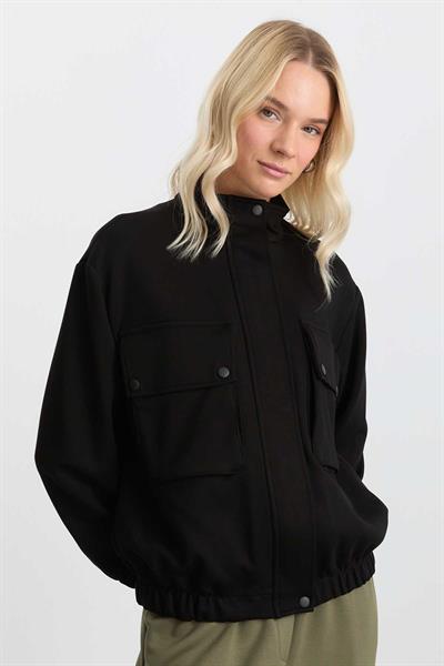 Önü Fermuarlı Dıştan Cep Ceket  /  SİYAH
