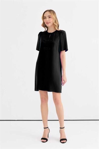 Önü Fiyonklu Kısa Kol Elbise  /  SİYAH