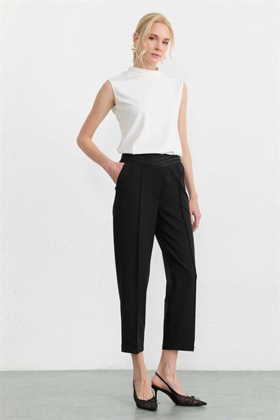 Önü Nervürlü Beli Simli Lastikli Boru Paça Pantolon  /  SİYAH