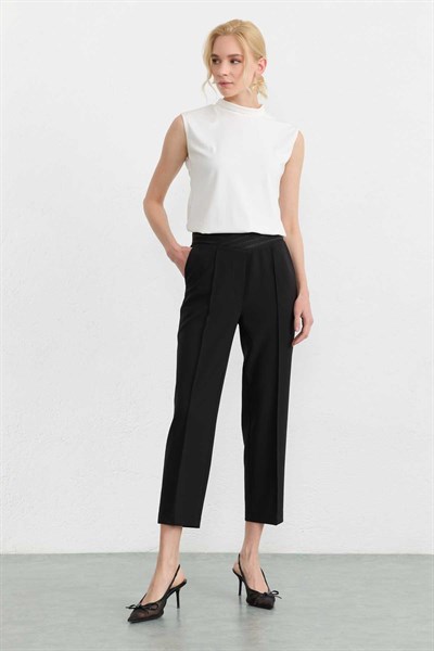 Önü Nervürlü Beli Simli Lastikli Boru Paça Pantolon  /  SİYAH