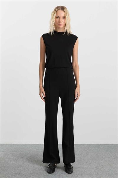 Önü Nervürlü Yandan Gizli Fermuarlı Pantolon  /  SİYAH