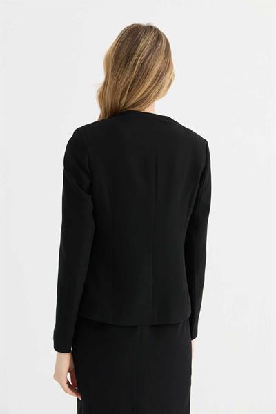 Sıfır Yaka Cepleri Aksesuarlı Ceket  /  SİYAH