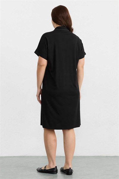 Şömizye Yaka Aksesuarlı Yanı Yırtmaçlı Penye Elbise  /  SİYAH