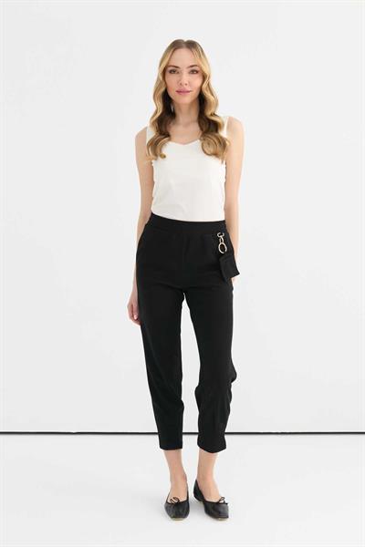 Ufak Cep Aksesuarlı Paçası Dikişli Pantolon  /  SİYAH