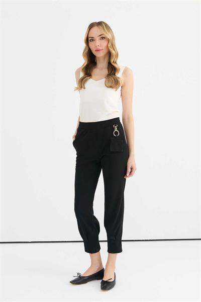 Ufak Cep Aksesuarlı Paçası Dikişli Pantolon  /  SİYAH